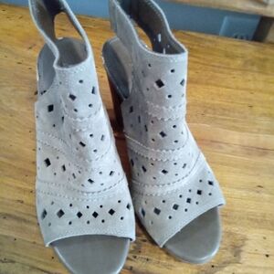 Franco Fortini Naya Size 7 Tan Perforated Leather Peep-Toe 3.5" Block Heel